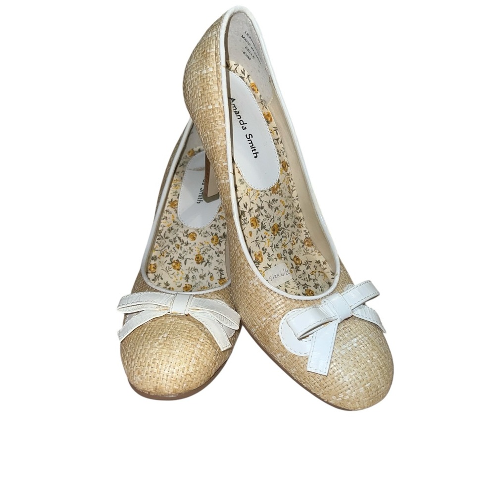 Amanda Smith adorable wicker look weaved heels with white bow and trim. - Picture 5 of 11